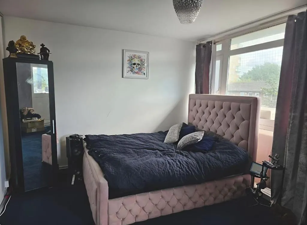 Guest house Double Room With Balcony Near Park London